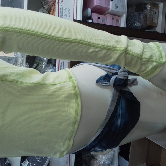 BDG Lemon Green Long Sleeve Turtleneck  Fitted Jersey Knit Large Top NEW - Picture 12 of 16